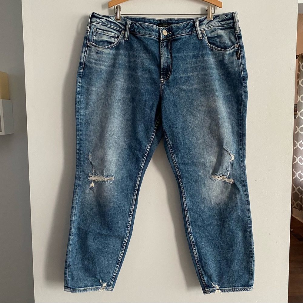 Silver Women's 20 Boyfriend Mid Rise Slim Leg Medium Wash Distressed Denim Jeans